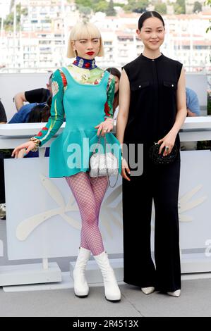 Aoi Yamada und Arisa Nakano beim Photocall zum Kinofilm 'Perfect Days' auf dem Festival de Cannes 2023 / 76. Internationale Filmfestspiele von Cannes am Palais des Festivals. Cannes, 26.05.2023 Stock Photo