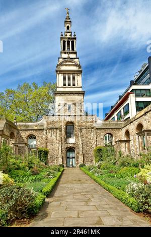 London King Edward Street Christchurch Greyfriars Church Garden the tower and gardens in Spring Stock Photo