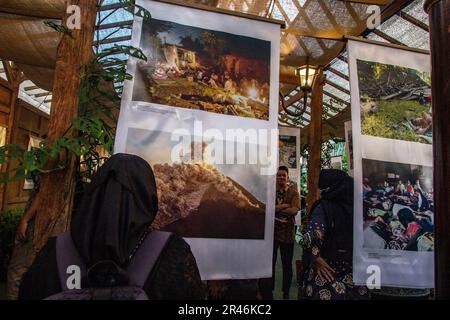 May 26, 2023, SLEMAN, YOGYAKARTA, INDONESIA: Visitors view photos of Mount Merapi and photos of victims and damage caused by the Yogyakata and Central Java Earthquakes seventeen years ago with a magnitude of 5.9 on the Richter scale in Sleman, Yogyakarta, Indonesia, Friday, May 26 2023. Indonesian Photojournalist (PFI) Yogyakata held an exhibition photo to commemorate and remember the Great Earthquake in Yogyakarta on May 27, 2006 which resulted in more than 5,000 people died, thousands were injured and thousands were slightly and seriously damaged. (Credit Image: © Slamet Riyadi/ZUMA Press Wi Stock Photo