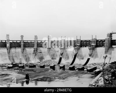 Gatun Lake spillway, Panama Canal, c.between 1910 and 1914. Stock Photo