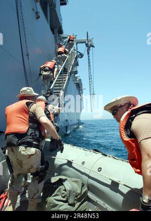 US Navy Boarding team members assigned to the guided missile cruiser ...