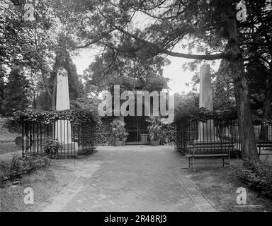 Tomb of Washington at Mt. Vernon, c.between 1910 and 1920. Stock Photo