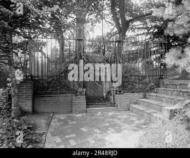 The Old tomb at Mt. Vernon, c.between 1910 and 1920. Stock Photo