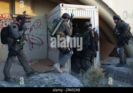 US Navy Naval Special Warfare team members conduct a training exercise Stock Photo