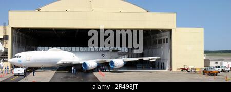 US Navy An E-6B Mercury is being moved into a Hanger at the Boeing Aerospace Support Center, Cecil Field Fla., to be retrofitted with a new cockpit and an advanced communications package Stock Photo