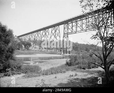Steel viaduct over Des Moines River, Iowa, C. &amp; N.W. Ry. (i.e. Chicago &amp; North Western Railway), between 1900 and 1906. Stock Photo