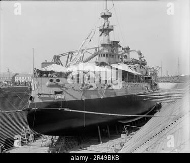 U.S.S. Oregon in dry dock, Brooklyn Navy Yard, 1898 Aug-Oct. Stock Photo