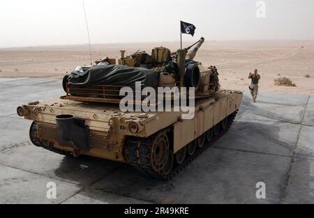 US Navy A Marine from the 13th Marine Expeditionary Unit (13th MEU) Tank Platoon BLT 1-1 stationed at Twentynine Palms, Calif., directs an M1-A1 Abrams tank during a training exercise Stock Photo