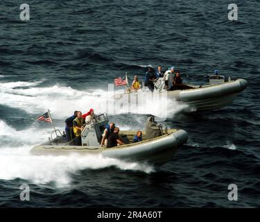 US Navy USS John F Kennedy (CV 67) and the USS Vicksburg (CG 69) crew members take part in a small boat attack drill in the Arabian Gulf Stock Photo