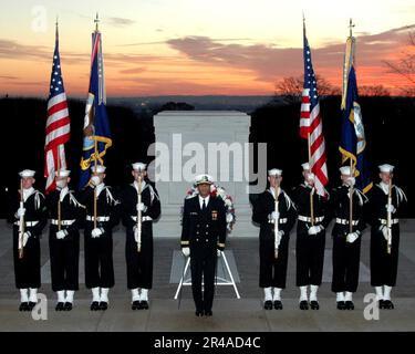 US Navy Sailors, assigned to the U.S. Navy's Ceremonial Guard, stand in formation in front of the Tomb of the Unknowns in Arlington National Cemetery, Va Stock Photo