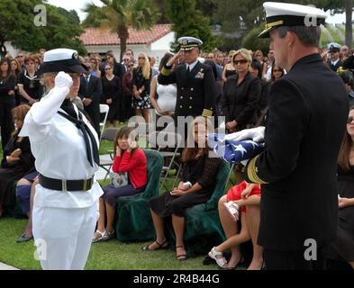 US Navy  An Honor Guard member presents the casket flag of Senior Chief (SEAL) to Commander Naval Special Warfare Command, Vice Adm. Albert M. Calland III. Stock Photo