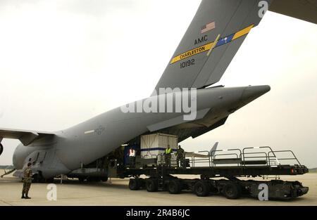 US Navy Deep Drone ROV is prepared for deployment Stock Photo - Alamy