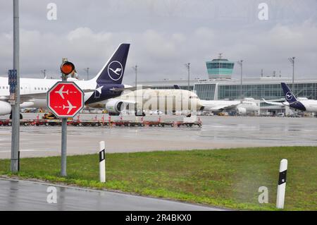 Aviation, Airport, Munich, Apron, Gates, Aircraft, Operations Stock Photo