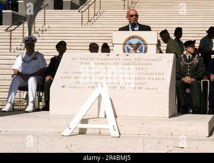 US Navy  Retired U.S. Marine Corps Col. speaks at the National Memorial Cemetery of the Pacific. Stock Photo