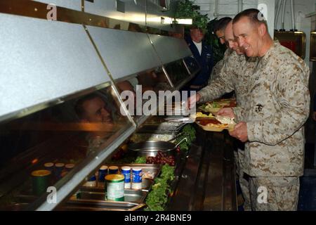 US Navy  Commanding General, 1st Marine Expeditionary Force, Lt. Gen. John F. Sattler and Commanding General, Expeditionary Strike Group Three (ESG-3), Brig. Gen. Carl Jensen, prepare to eat with Marines. Stock Photo