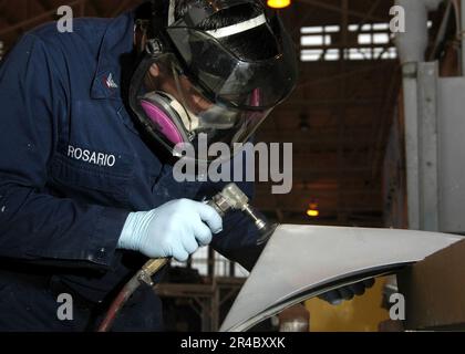 US Navy  Aviation Structural Mechanic 3rd Class assigned to the. Stock Photo