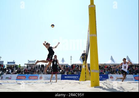Norderney, Germany. 27th May, 2023. Eric Stadie of the team "Hauptstadt Beacher e.V/ VC Olympia " defends the ball and strikes back. The "White Sands Festival" takes place on Norderney from May 26 to 28. Excursion weather in large parts of Germany: Over the Whitsun weekend into the coming week partly summery temperatures over 25 degrees are expected. Almost everywhere it will remain mostly dry in the coming days with scattered clouds, as predicted by the German Weather Service. In the Alps, however, there could also be thunderstorms. Credit: Lars Penning (klemmer)/dpa/Ģ����ý Live News Stock Photo