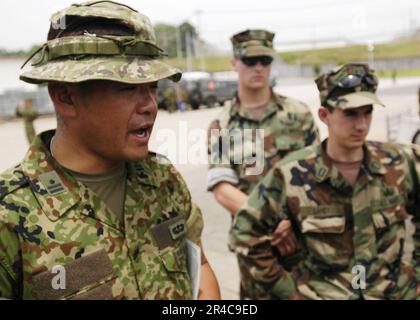 US Navy  Maj. the highest ranking special forces officer in the Japanese Ground Self-Defense Force (JGSDF) speaks with members of Explosive Ordnance Disposal Mobile Unit Eleven (EODMU-11). Stock Photo