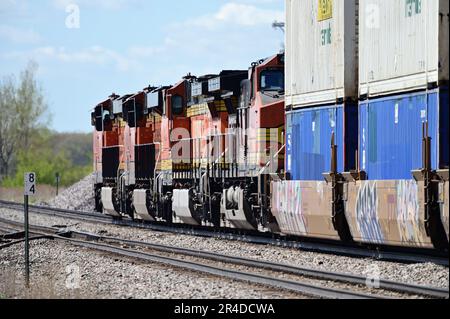 Rochelle, Illinois, USA. A Burlington Northern Santa Fe Railway intermodal freight train westbound through north central Illinois. Stock Photo