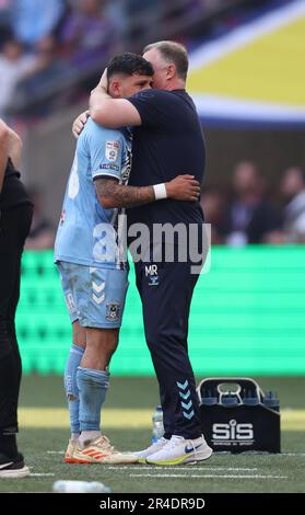 London, UK. 27th May, 2023. Gustavo Hamer of Coventry City consoled by Mark Robins manager of Coventry City as he goes off injured during the Sky Bet Championship match at Wembley Stadium, London. Picture credit should read: David Klein/Sportimage Credit: Sportimage Ltd/Alamy Live News Stock Photo