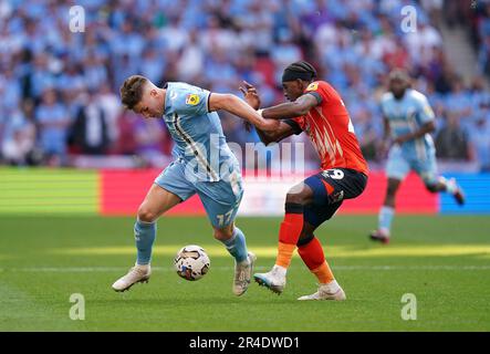 Coventry City's Viktor Gyokeres and Luton Town's Amari'i Bell (right) battle for the ball during the Sky Bet Championship play-off final at Wembley Stadium, London. Picture date: Saturday May 27, 2023. Stock Photo