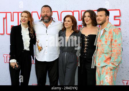 Iva Babic, Bert Kreischer, Stephanie Kurtzuba, Jess Gabor und Jimmy Tatro bei der Premiere des Kinofilms 'The Machine' im Regency Village Theatre. Los Angeles, 25.05.2023 Stock Photo