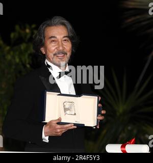 May 27, 2023, Cannes, Cote d'Azur, France: Japanese actor YAKUSHO KOJI wins the Best Performance by an Actor prize and attends the Awards photocall of the 76th Annual Cannes Film Festival at Palais des Festivals. (Credit Image: © Mickael Chavet/ZUMA Press Wire) EDITORIAL USAGE ONLY! Not for Commercial USAGE! Stock Photo