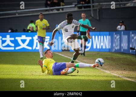 La Plata, Argentina. 27th May, 2023. Jean Pedroso of Brasil and Samson Lawal of Nigeria seen in action during the match between Brasil vs Nigeria as part of World Cup u20 Argentina 2023 - Group D at Estadio Unico 'Diego Armando Maradona'. Final Score: Brazil 2 - 0 Nigeria (Photo by Roberto Tuero/SOPA Images/Sipa USA) Credit: Sipa USA/Alamy Live News Stock Photo