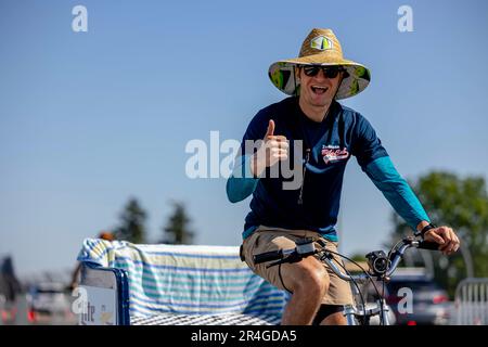 Indianapolis, IN, USA. 26th May, 2023. Fans watch all the race action during the Indianapolis 500 at the Indianapolis Motor Speedway in Indianapolis, IN, USA. (Credit Image: © Walter G. Arce Sr./ZUMA Press Wire) EDITORIAL USAGE ONLY! Not for Commercial USAGE! Stock Photo