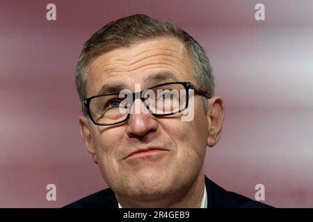 Bayern Munich CEO Jan-Christian Dreesen (right) introduces England ...