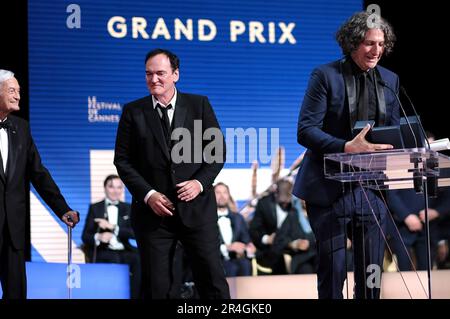 Roger Corman, Quentin Tarantino und Jonathan Glazer mit dem Großen Preis der Jury für 'The Zone of Interest' bei der Preisverleihung auf dem Festival de Cannes 2023 / 76. Internationale Filmfestspiele von Cannes am Palais des Festivals. Cannes, 27.05.2023 Stock Photo