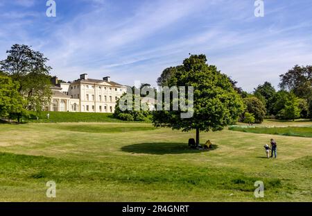 Pic shows: Hot weather. 28.5.23  Kenwood House grounds on a Sunday morning   Hot weather   and sunshine in London over bank holiday weekend     Pic ga Stock Photo