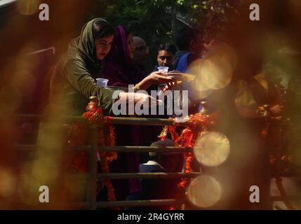 Srinagar, India. 28th May, 2023. A Kashmiri Pandit (Hindu) devotee prays during a religious festival at Kheer Bhawani temple at Tullamulla Ganderbal, some 28 kilometers northeast of Srinagar, the summer capital of Indian Kashmir, 28 May 2023. Hundreds of devotees attended the prayers in the temple that is dedicated to the Hindu goddess Kheer Bhawani. (Photo by Firdous Nazir/INA Photo Agency/Sipa USA) Credit: Sipa USA/Alamy Live News Stock Photo