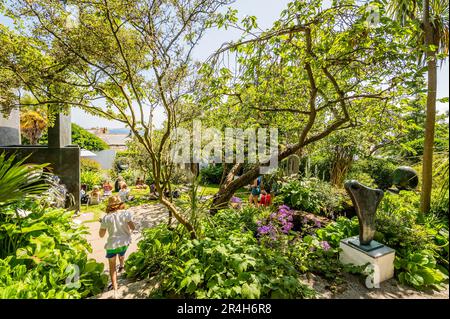 The Barbara Hepworth Museum and Sculpture Garden opereated by the Tate St Ives. Sunny weather for the bank holiday weekend in St Ives. Stock Photo