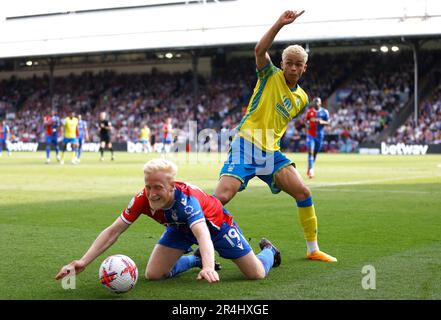 Crystal Palace's Will Hughes (left) and Nottingham Forest's Brennan Johnson battle for the ball during the Premier League match at Selhurst Park, London. Picture date: Sunday May 28, 2023. Stock Photo