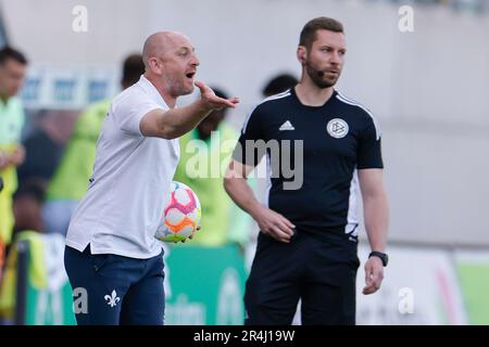28 May 2023, Bavaria, Fürth: Soccer: 2. Bundesliga, SpVgg Greuther Fürth - Darmstadt 98, Matchday 34, Sportpark Ronhof Thomas Sommer. Darmstadt coach Torsten Lieberknecht shouts in the direction of the referee. Photo: Daniel Löb/dpa - IMPORTANT NOTE: In accordance with the requirements of the DFL Deutsche Fußball Liga and the DFB Deutscher Fußball-Bund, it is prohibited to use or have used photographs taken in the stadium and/or of the match in the form of sequence pictures and/or video-like photo series. Stock Photo