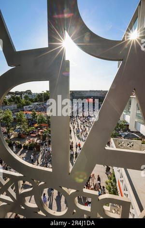 Paris, France. 28th May, 2023. Tennis, Grand Slam, WTA Tour - French Open. Spectators walk across the tournament grounds at Stade Roland Garros in sunny weather. Credit: Frank Molter/dpa/Alamy Live News Stock Photo