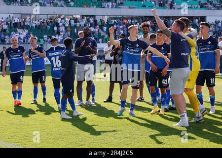 28 May 2023, Bavaria, Fürth: Soccer: 2nd Bundesliga, SpVgg Greuther Fürth - Darmstadt 98, Matchday 34, Sportpark Ronhof Thomas Sommer. Darmstadt players celebrate Bundesliga promotion on the pitch. Photo: Daniel Löb/dpa - IMPORTANT NOTE: In accordance with the requirements of the DFL Deutsche Fußball Liga and the DFB Deutscher Fußball-Bund, it is prohibited to use or have used photographs taken in the stadium and/or of the match in the form of sequence pictures and/or video-like photo series. Stock Photo