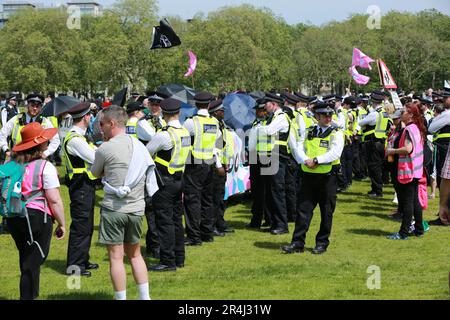 London, UK. 28 May 2023. Transgender rights activists counter-protest during Posie Parker's speech at the Reformers' Tree in Hyde Park. Kellie-Jay Keen (aka Posie Parker) is the founder of Standing For Women, the rally is called 'Let Women Speak'. Police were forced to keep gender critical activists and pro-trans protesters apart from each other at a rally held by women's rights campaigner Kellie-Jay Keen. Credit: Waldemar Sikora/Alamy Live News Stock Photo