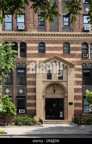 London Terrace is a huge apartment building complex in Chelsea, 2023, New York City, USA Stock Photo