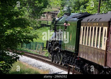 LNER Class A3  Flying Scotsman steam locomotive rounding a curve hauling passengers on the Keighley & Worth Valley Railway Stock Photo