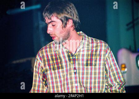 OASIS, BE HERE NOW TOUR, 1997: Liam Gallagher of Oasis at Cardiff International Arena CIA on the Be Here Now Tour in Cardiff, Wales, UK on 10 December 1997.  Photo: Rob Watkins Stock Photo