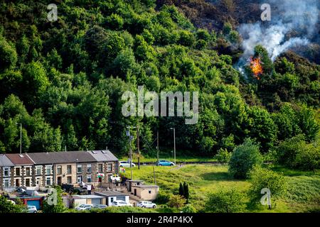 Gelli, Wales, 29 May, 2023:   Fire fighters tackle a blaze above Gelli Industrial Estate, Rhondda Valley in South Wales.(Pic by Andrew Dowling) Credit: Andrew Dowling/Alamy Live News Stock Photo