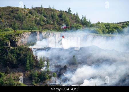 Gelli, Wales, 29 May, 2023:   Fire fighters tackle a blaze above Gelli Industrial Estate, Rhondda Valley in South Wales.(Pic by Andrew Dowling) Credit: Andrew Dowling/Alamy Live News Stock Photo