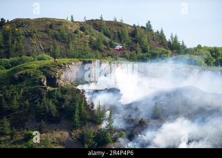 Gelli, Wales, 29 May, 2023:   Fire fighters tackle a blaze above Gelli Industrial Estate, Rhondda Valley in South Wales.(Pic by Andrew Dowling) Credit: Andrew Dowling/Alamy Live News Stock Photo