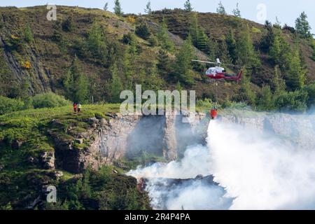 Gelli, Wales, 29 May, 2023:   Fire fighters tackle a blaze above Gelli Industrial Estate, Rhondda Valley in South Wales.(Pic by Andrew Dowling) Credit: Andrew Dowling/Alamy Live News Stock Photo