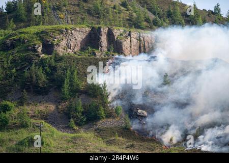 Gelli, Wales, 29 May, 2023:   Fire fighters tackle a blaze above Gelli Industrial Estate, Rhondda Valley in South Wales.(Pic by Andrew Dowling) Credit: Andrew Dowling/Alamy Live News Stock Photo