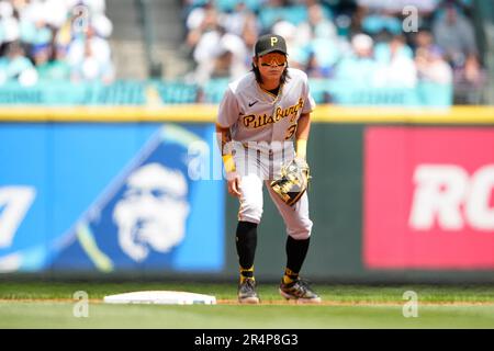 Pittsburgh Pirates second baseman Ji Hwan Bae plays against the Cincinnati  Reds during an opening day baseball game in Cincinnati, Thursday, March 30,  2023. (AP Photo/Jeff Dean Stock Photo - Alamy