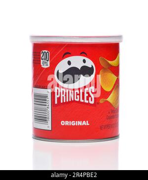 IRIVNE, CALIFORNIA - 29 MAY 20223: A mini can of Pringles Original Potato Crisps. Stock Photo
