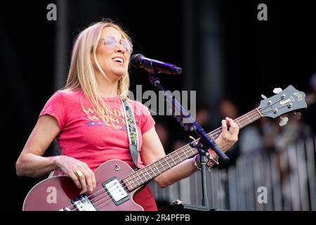 Napa, USA. 28th May, 2023. Sheryl Crow performs on Day 3 of BottleRock Napa Valley Music Festival at Napa Valley Expo on May 28, 2023 in Napa, California. Photo: Chris Tuite/imageSPACE Credit: Imagespace/Alamy Live News Stock Photo